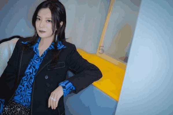 逃出足球场